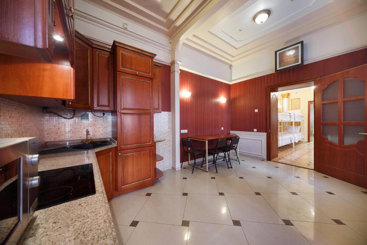 Hostel Suputnyk Lviv Ngoại thất bức ảnh